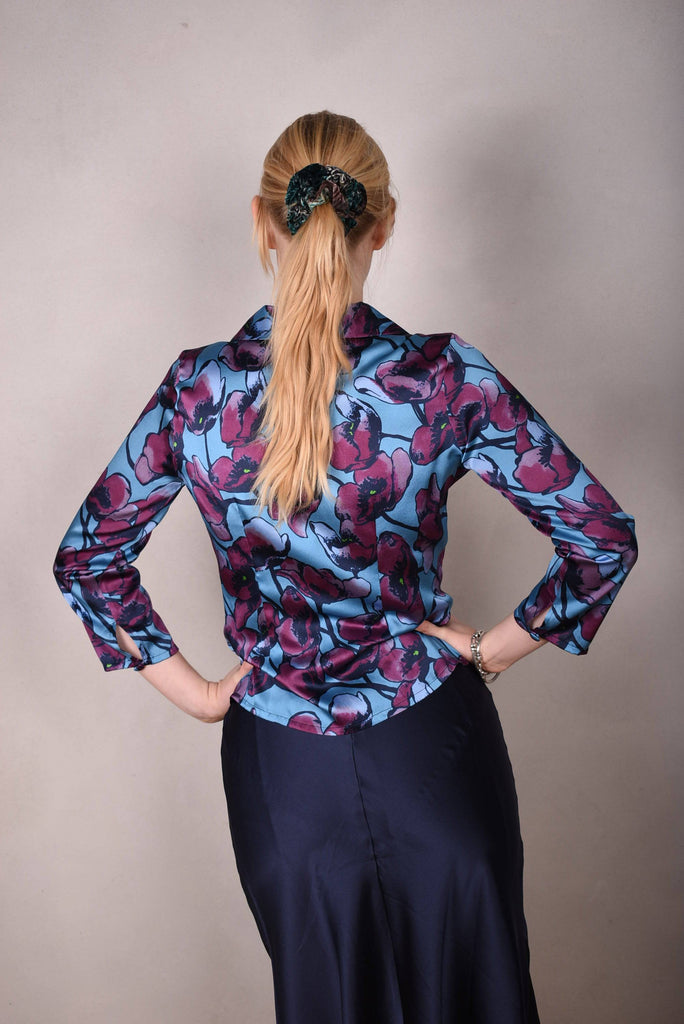 Bifty. Shirt/jacket in Stretch Silk Satin with covered buttons "Shady Poppy" - Tone Barker Silk