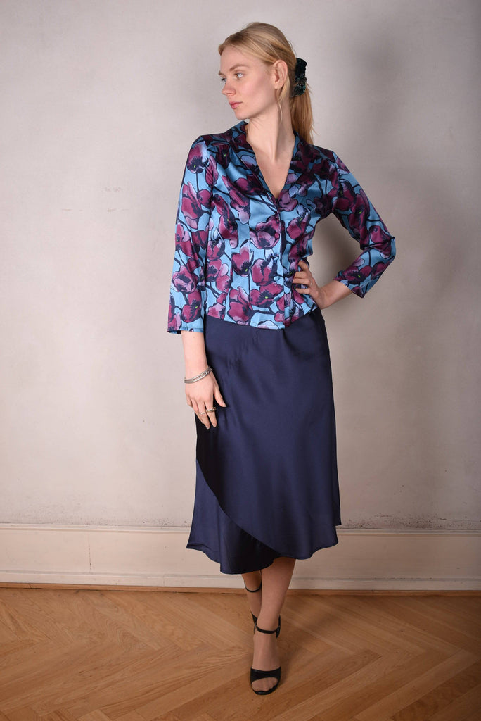 Bifty. Shirt/jacket in Stretch Silk Satin with covered buttons "Shady Poppy" - Tone Barker Silk