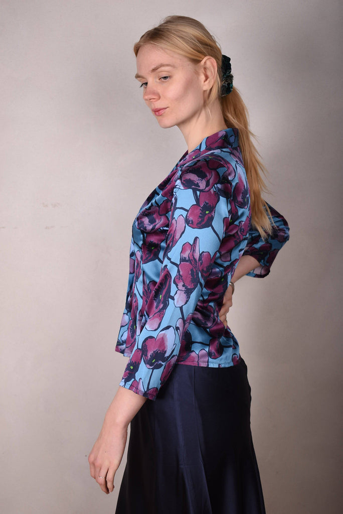 Bifty. Shirt/jacket in Stretch Silk Satin with covered buttons "Shady Poppy" - Tone Barker Silk