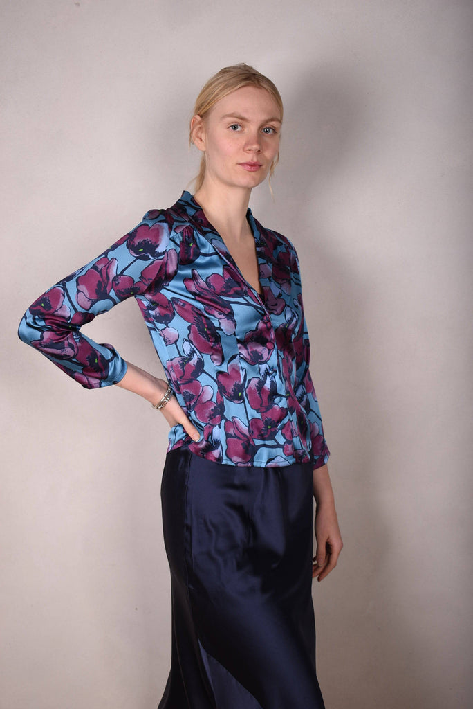Bifty. Shirt/jacket in Stretch Silk Satin with covered buttons "Shady Poppy" - Tone Barker Silk