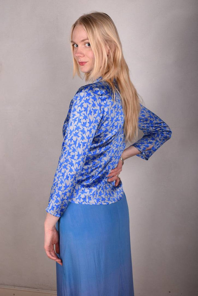 Bifty. Shirt/jacket in Stretch Silk Satin with covered buttons "Silverbird" - Tone Barker Silk