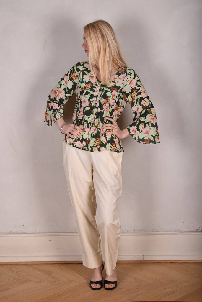 Katie. Wide sleeve top in silk/viscose Crepe-de-Chine. "Bee-bloom" - Tone Barker Silk