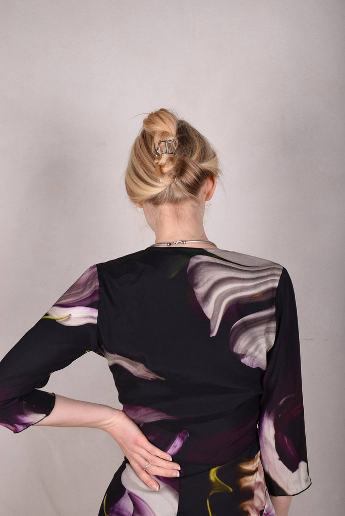 Parisienne. Wrap top/ Tie-front top w. 3/4 sleeves "Deflowered" - Tone Barker Silk