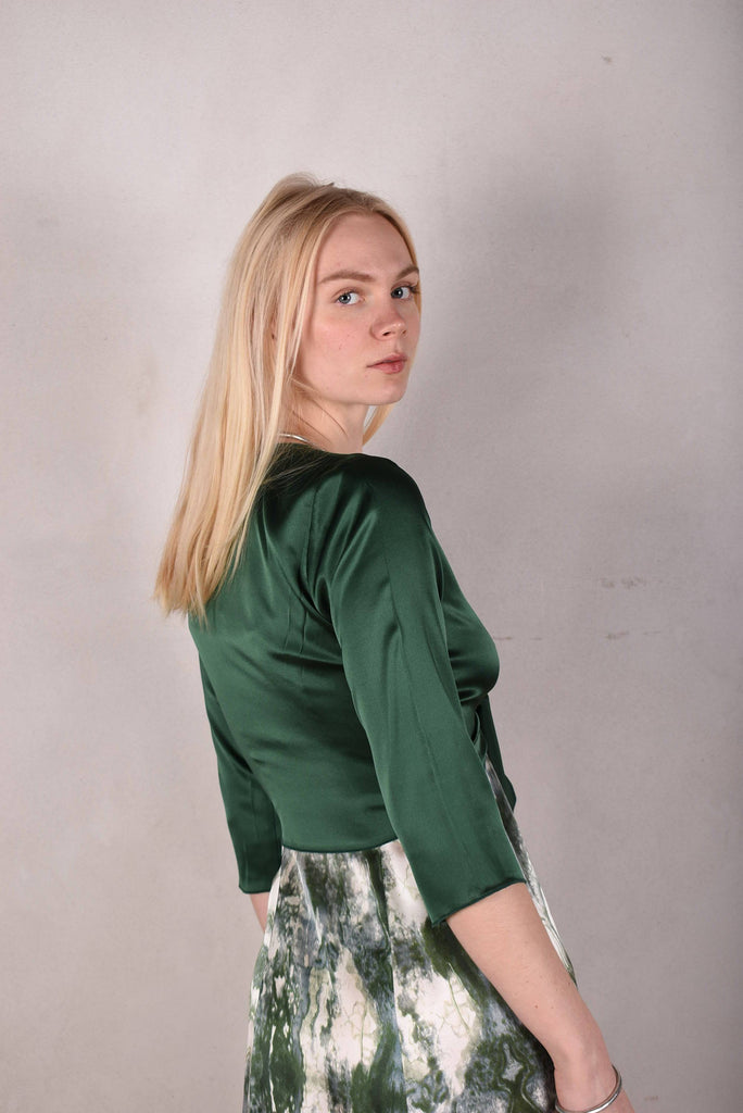Parisienne. Wrap top/ Tie-front top w. 3/4 sleeves "Forrest" - Tone Barker Silk