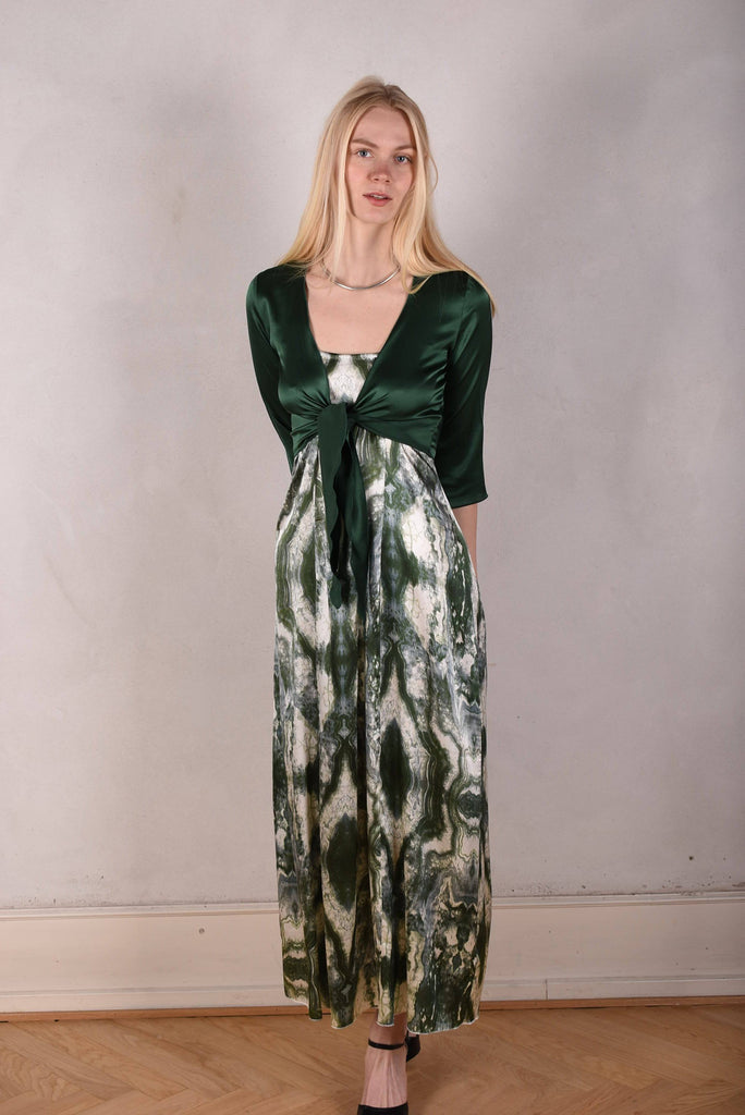 Parisienne. Wrap top/ Tie-front top w. 3/4 sleeves "Forrest" - Tone Barker Silk