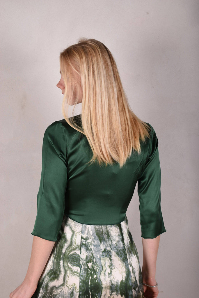 Parisienne. Wrap top/ Tie-front top w. 3/4 sleeves "Forrest" - Tone Barker Silk