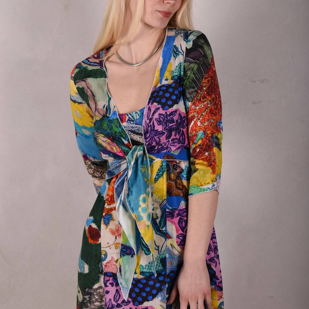 Parisienne. Wrap top/ Tie-front top w. 3/4 sleeves "Giadams" - Tone Barker Silk