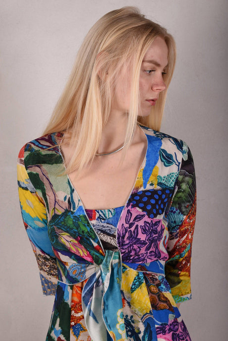 Parisienne. Wrap top/ Tie-front top w. 3/4 sleeves "Giadams" - Tone Barker Silk