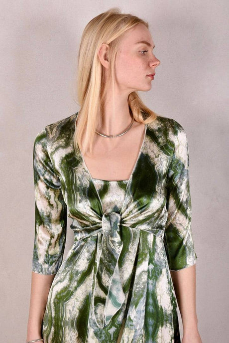 Parisienne. Wrap top/ Tie-front top w. 3/4 sleeves "Mar-Green" - Tone Barker Silk