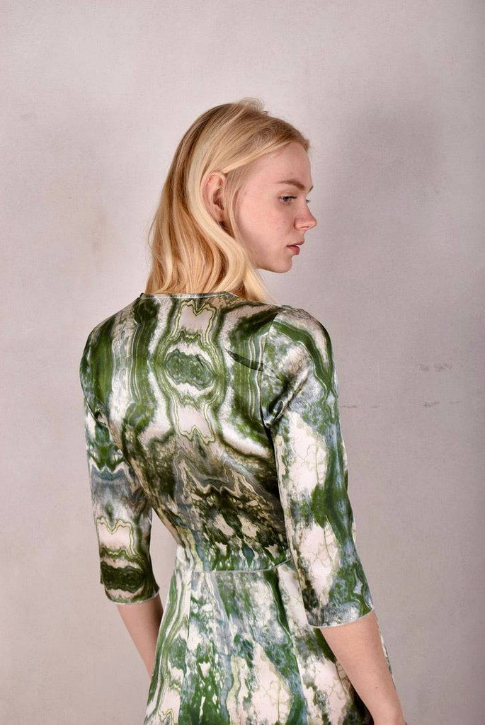 Parisienne. Wrap top/ Tie-front top w. 3/4 sleeves "Mar-Green" - Tone Barker Silk