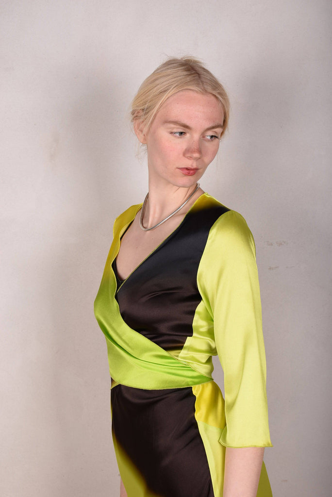 Parisienne. Wrap top/ Tie-front top w. 3/4 sleeves "Mean Greens" - Tone Barker Silk