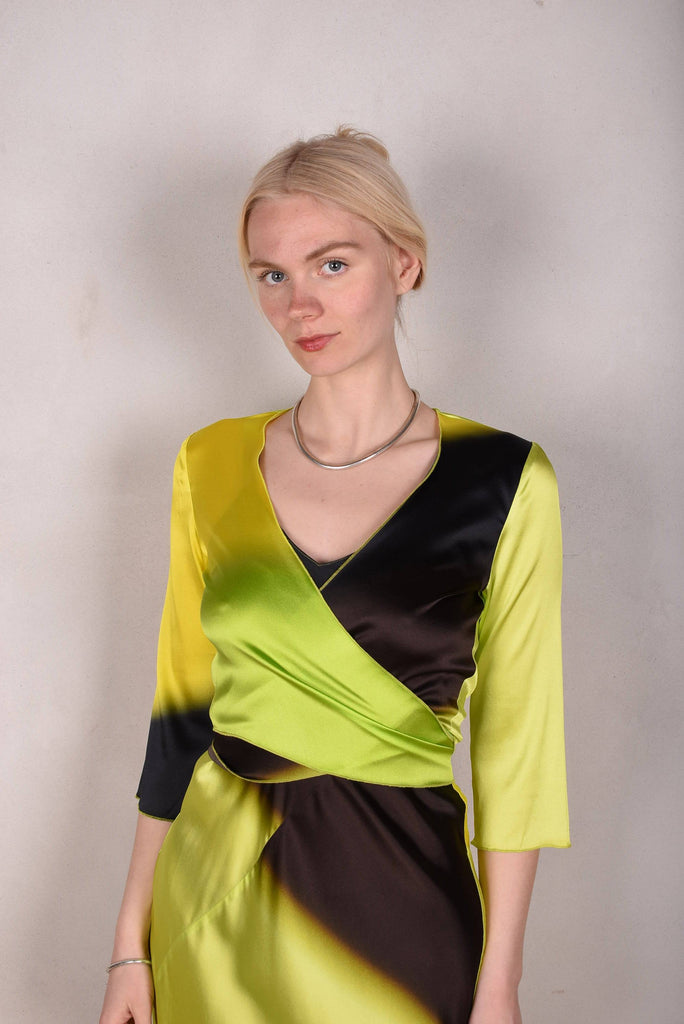 Parisienne. Wrap top/ Tie-front top w. 3/4 sleeves "Mean Greens" - Tone Barker Silk