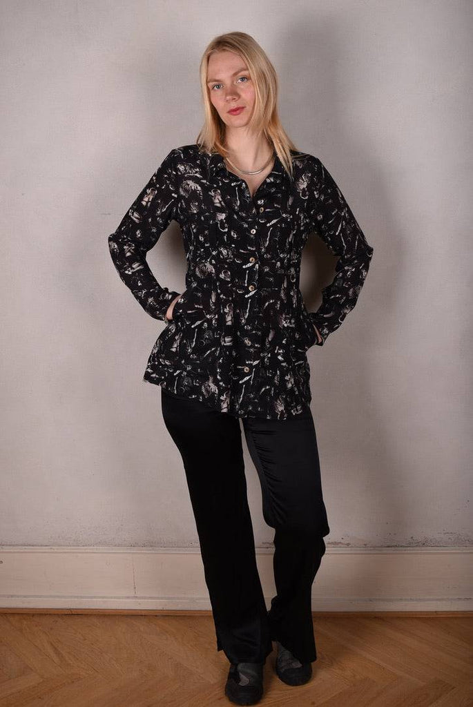 Shohabo. Short shirt-dress in 100% silk Crepe-de-Chine. Print "Punk" by Jens Raadal - Tone Barker Silk