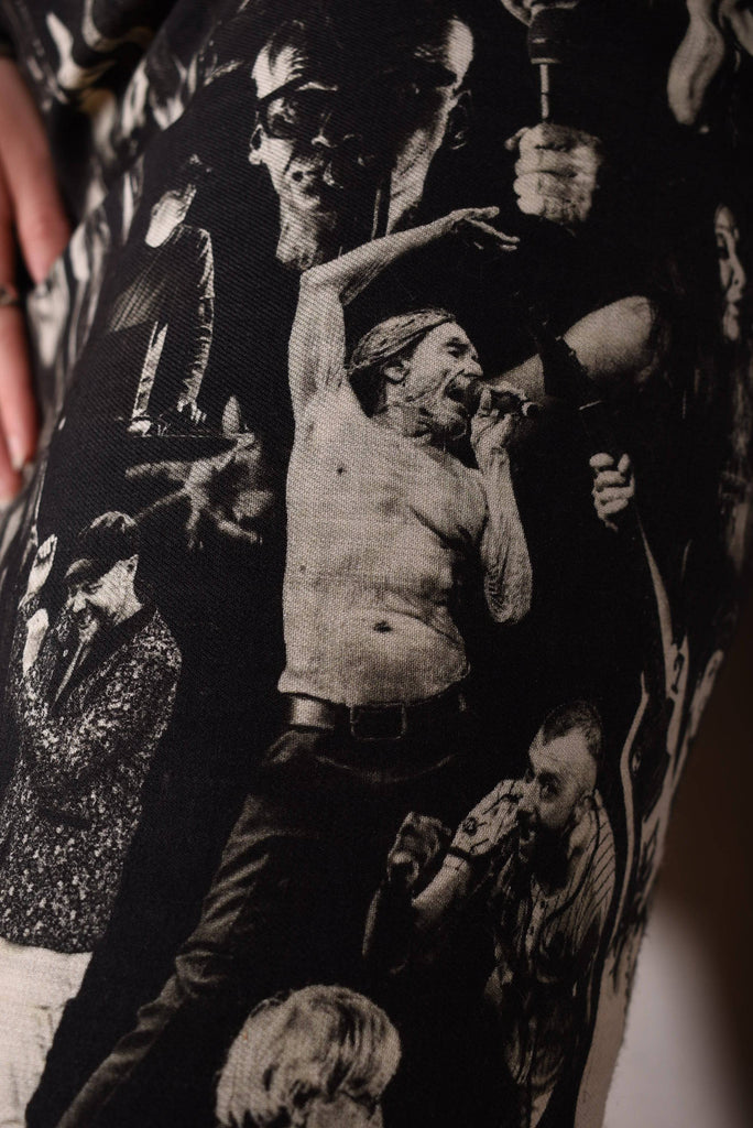 Artist shawl in Pure wool. 70X200 cm.  Print "Guernica" by Jens Raadal - Tone Barker Silk