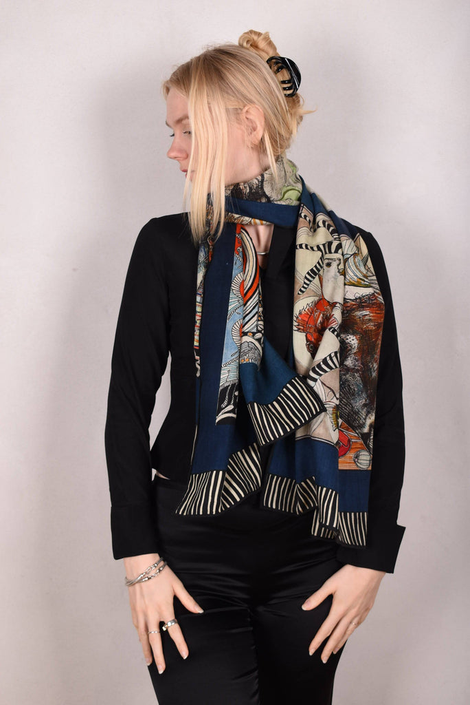 Artist shawl in Pure wool. 70X200 cm.  Print "MegaSuse" by Suse Hartung - Tone Barker Silk