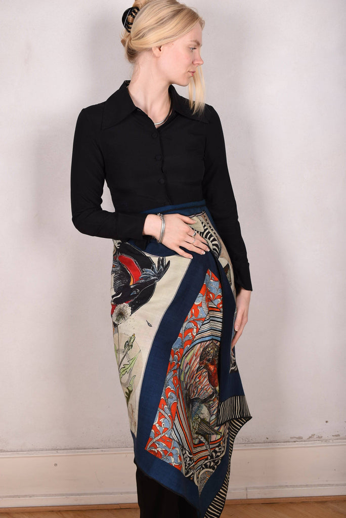 Artist shawl in Pure wool. 70X200 cm.  Print "MegaSuse" by Suse Hartung - Tone Barker Silk