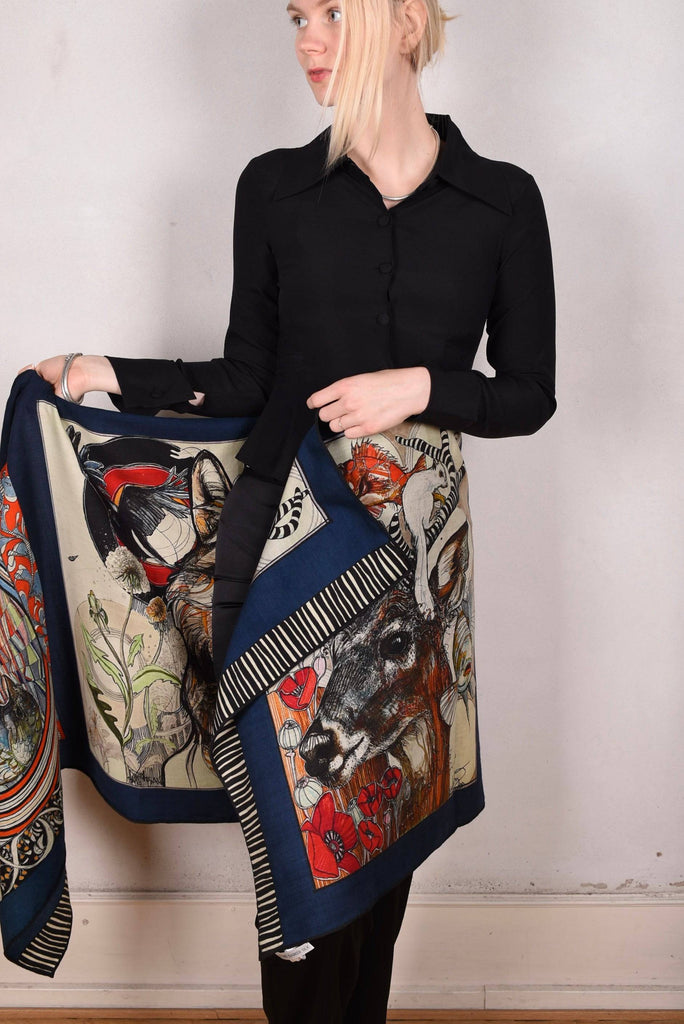 Artist shawl in Pure wool. 70X200 cm.  Print "MegaSuse" by Suse Hartung - Tone Barker Silk