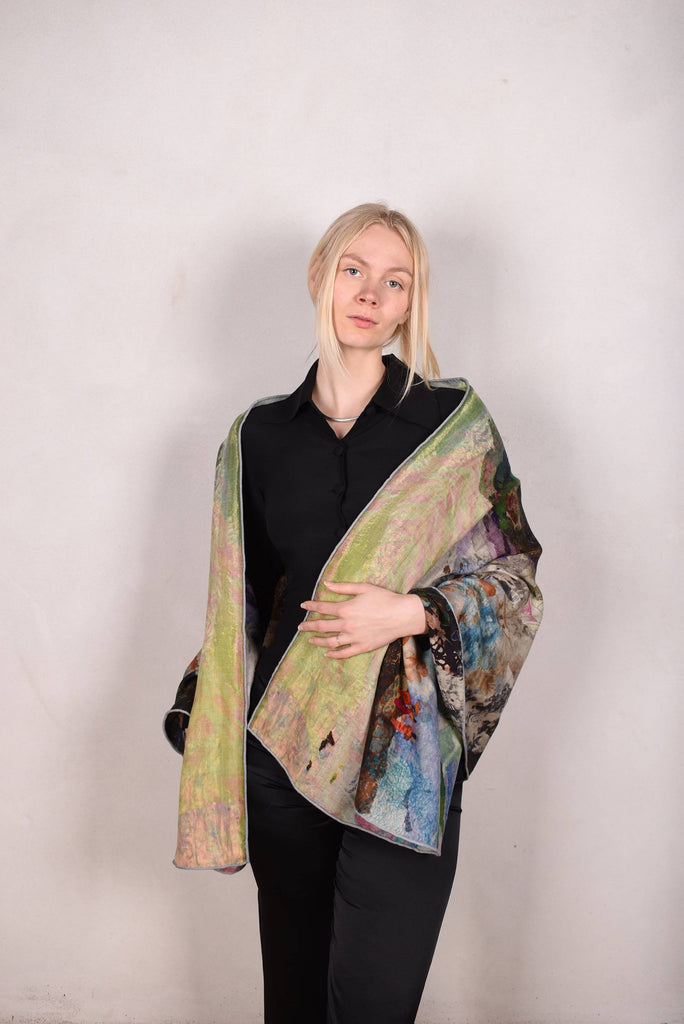 Artist shawl in Pure wool. 70X200 cm.  Print "Mount-sea-Bali" by Nulle Oigaard - Tone Barker Silk