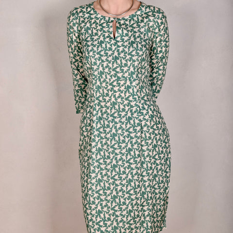 Maudacity. Klassisk kjole i stretch silke (Green-bird))