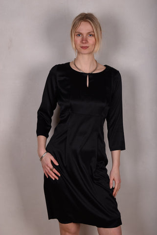 Maudacity. Klassisk kjole i stretch silke (Black)