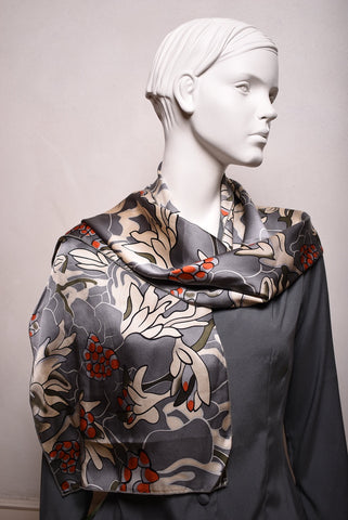 Sjal/tørklæde i 100% silke satin. 33X160 cm.print: "Gregend"