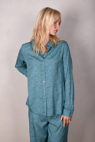 Tamie-Stretch. Skjorte i silke stretch crepe-satin. Print "Green-stripes"