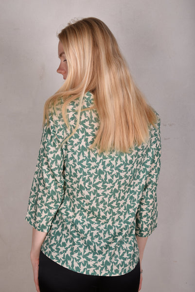 Audrey. Silk stretch top, classic style. (Green-bird)