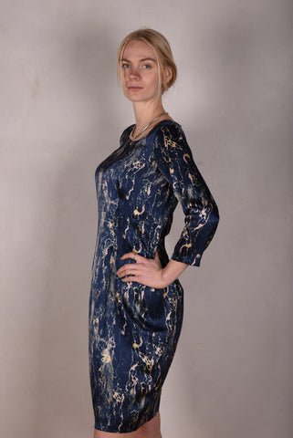 Maudacity. Klassisk kjole i stretch silke (Blumarble)
