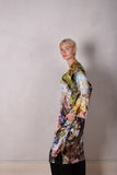 Hidrea.  Kaftan-dress in stretch satin silk w. artist print "Val-de-Nulle"
