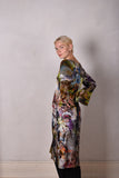 Hidrea.  Kaftan-dress in stretch satin silk w. artist print "Val-de-Nulle"