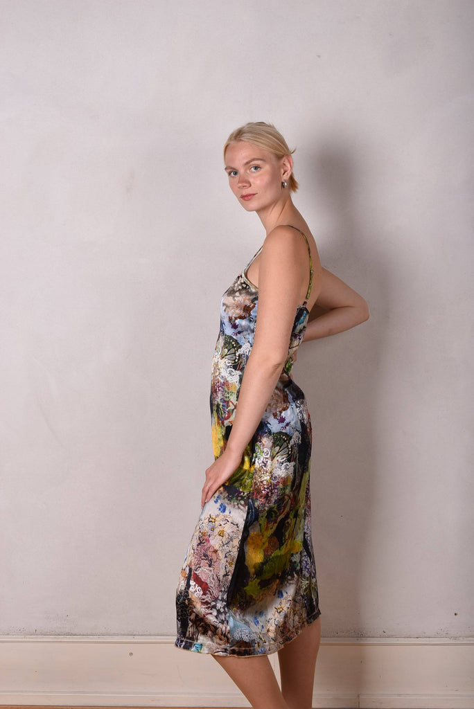 Feodora-print. Silk stretch crepe dress w. adjustable  straps "Val-de-Nulle" - Tone Barker Silk