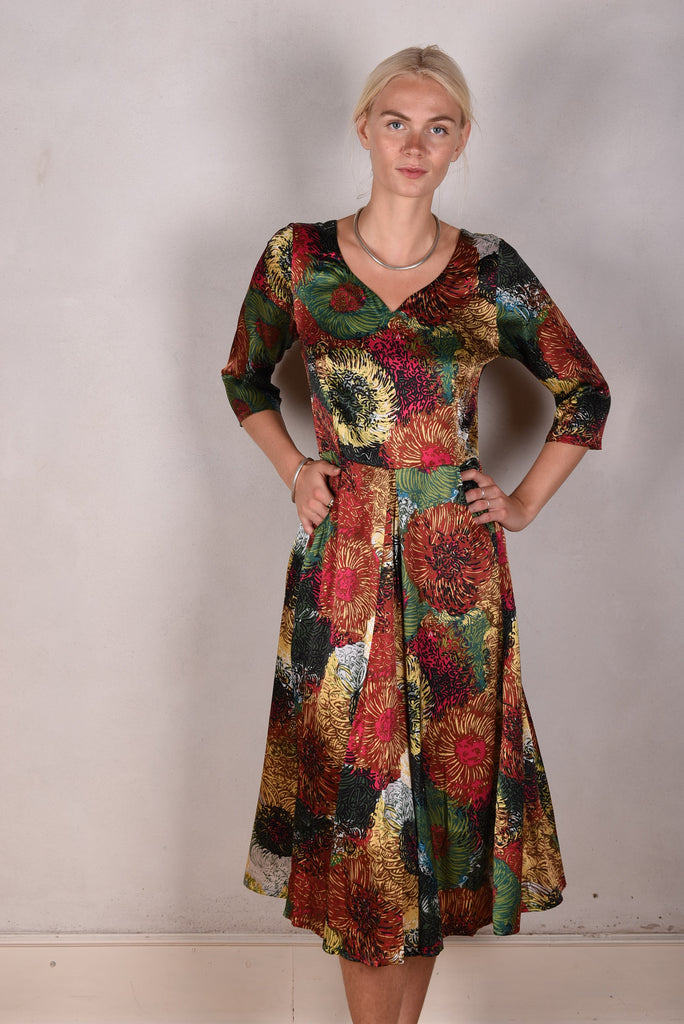 Jane. Stretch Silk midi-length dress with pockets (Swirl)