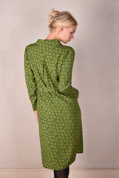 Hen-stretch, Stretch silk satin shirt-dress w. pockets. "2 Green-bird"