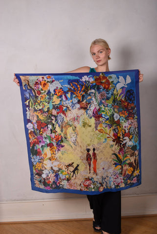 Stort, firkantet tørklæde i 100% silke, Crepe de Chine. Print af kunstner: "Val-de-Nulle"