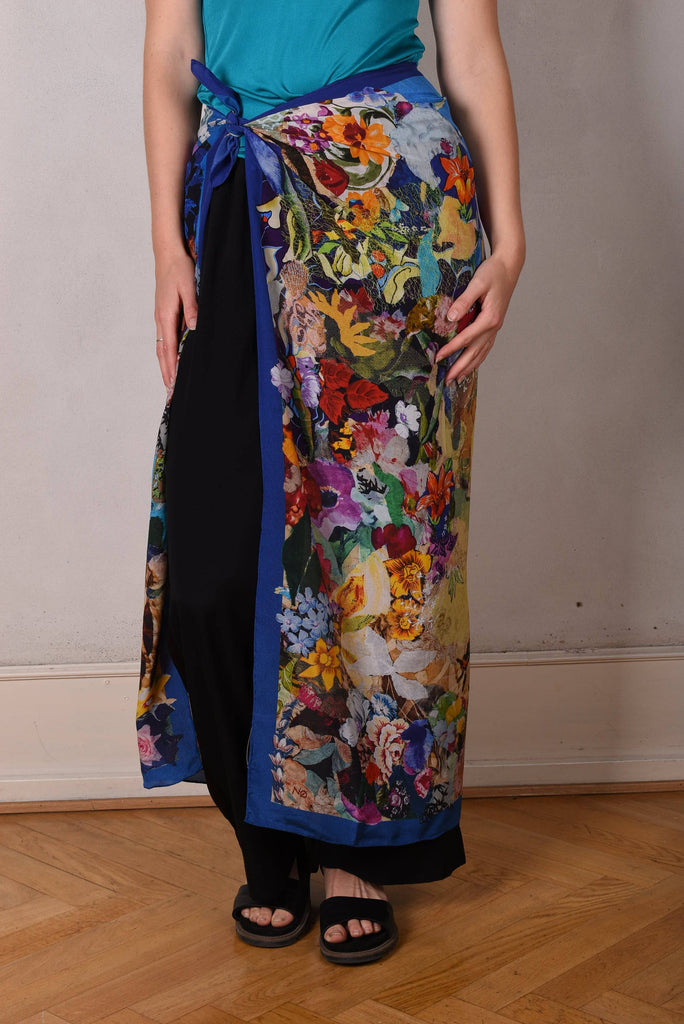 Artist Scarf. Big Square in 100% silk Crepe de Chine " Bali Nulle" - Tone Barker Silk