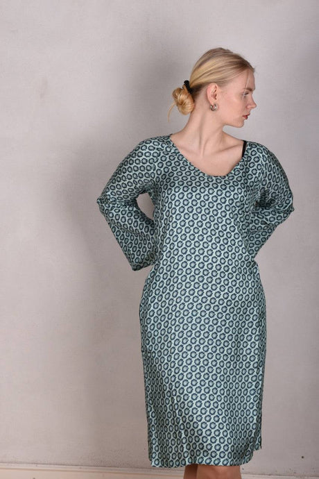 Hidrea. Silk dress with pockets and wide sleeves. 100% silk Habotai "Ligard" - Tone Barker Silk