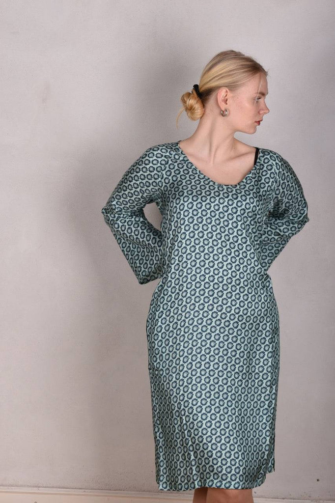 Hidrea. Silk dress with pockets and wide sleeves. 100% silk Habotai
