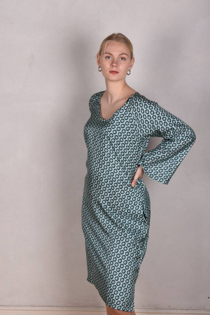 Hidrea. Silk dress with pockets and wide sleeves. 100% silk Habotai "Ligard" - Tone Barker Silk