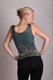 Tankie. Sleeveless top in 100% silk jersey. Col.: "Tie&dye"(Earth)