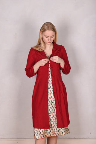 Thrifty. Skjortekjole m. slåede knapper i stretch silke.  (Ruby-Red)