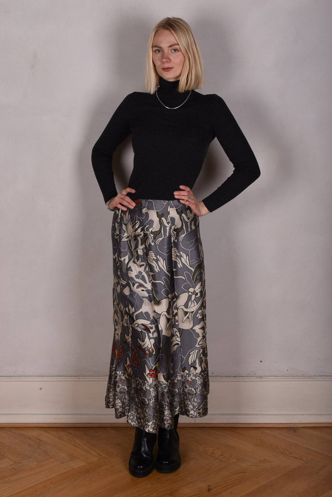 Monamax, Silk skirt in 100% Silk satin. Col.: Greygoda - Tone Barker Silk