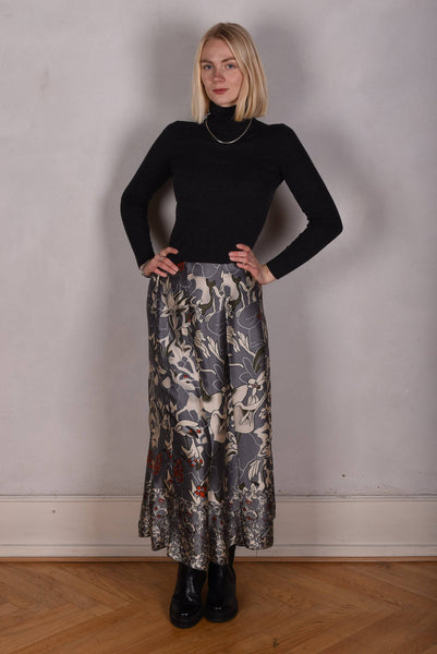 Monamax, Silk skirt in 100% Silk satin. Col.: Greygoda