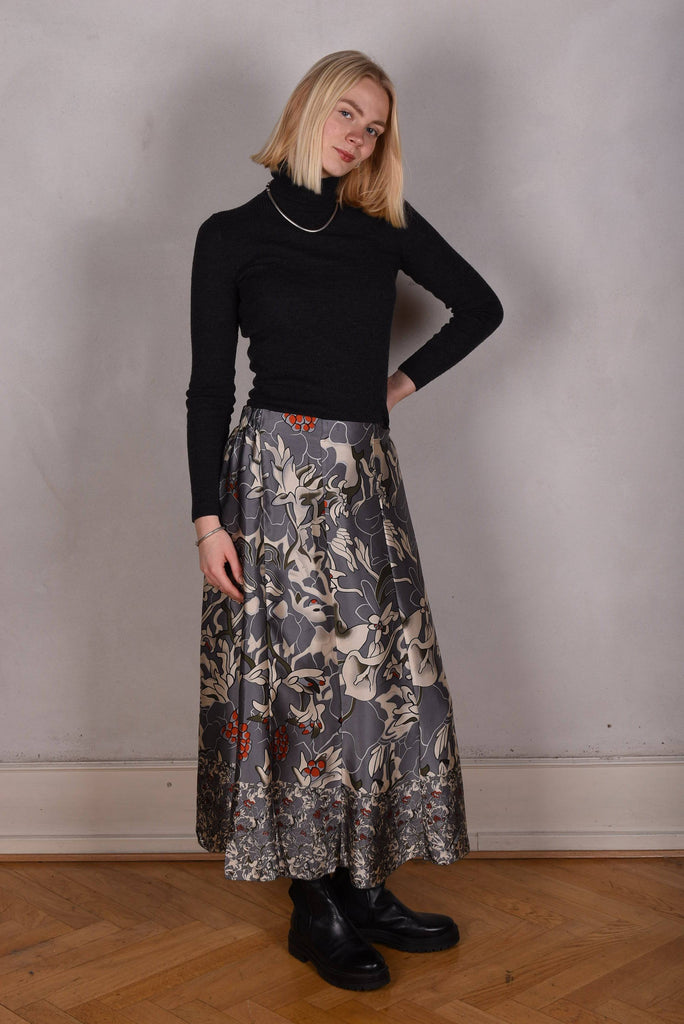Monamax, Silk skirt in 100% Silk satin. Col.: Greygoda - Tone Barker Silk