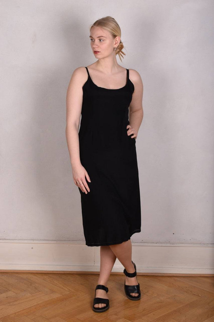 Feodora. Silk stretch crepe "slip" dress w. adjustable shoulder straps (Black) - Tone Barker Silk