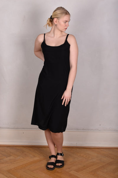 Feodora. Silk stretch crepe "slip" dress w. adjustable shoulder straps (Black)