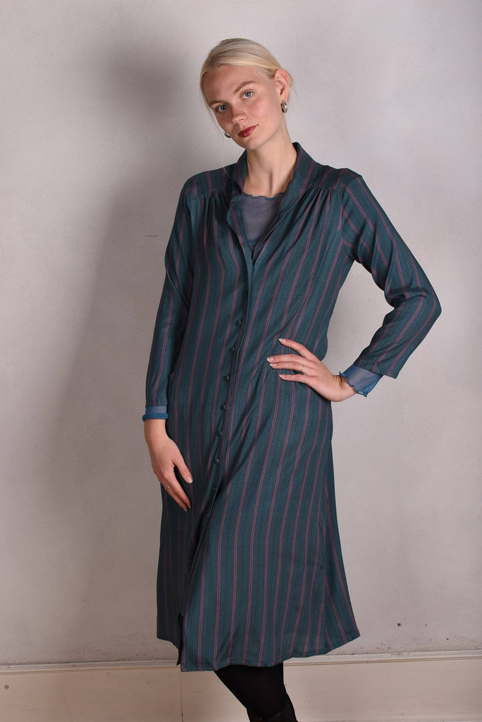 Nifty. Shirt-dress, midi length, with pockets. Stretch crepe-satin silk. "Stripe" - Tone Barker Silk