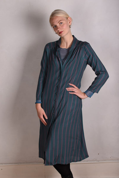 Nifty. Shirt-dress, midi length, with pockets. Stretch crepe-satin silk. "Stripe"