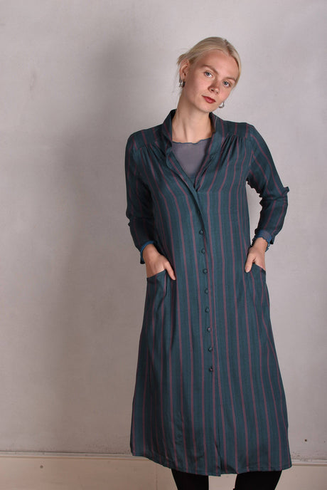Nifty. Shirt-dress, midi length, with pockets. Stretch crepe-satin silk. "Stripe" - Tone Barker Silk