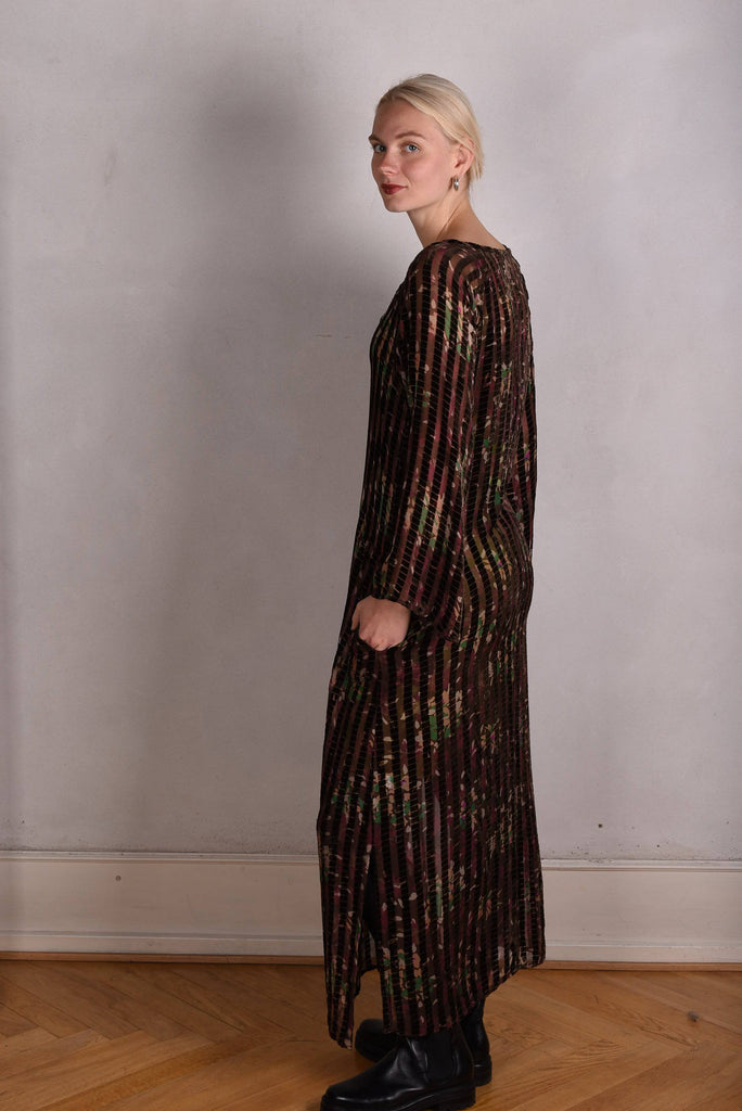 Indrea-Velvet Maxi dress kaftan-style, with pockets in Silk-Velvet devoré. Print "Strigreen" - Tone Barker Silk