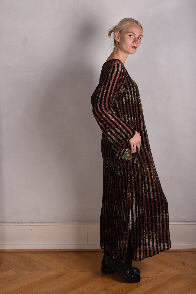 Indrea-Velvet Maxi dress kaftan-style, with pockets in Silk-Velvet devoré. Print "Strigreen" - Tone Barker Silk